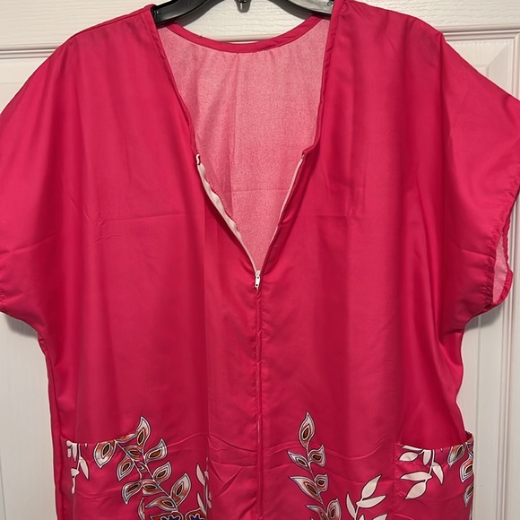 Vibrant Pink Floral Dress Zipper in front.  Pockets on Front.  NWOT - Picture 5 of 6